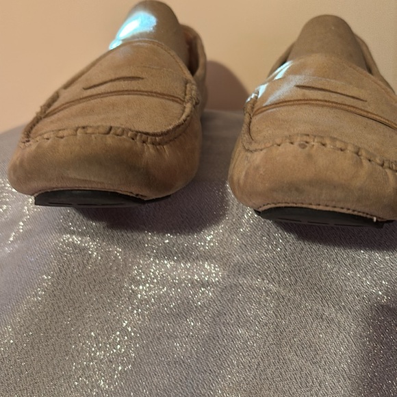Neiman Marcus Woman’s Beige Suede Driving Shoes Size 10 - Picture 8 of 11
